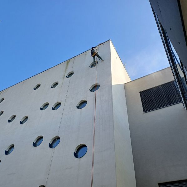 Mytí oken Gennet Pha