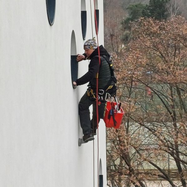 Mytí oken Gennet Pha