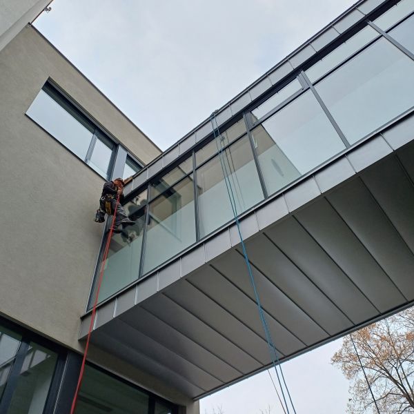 Mytí oken Gennet Pha